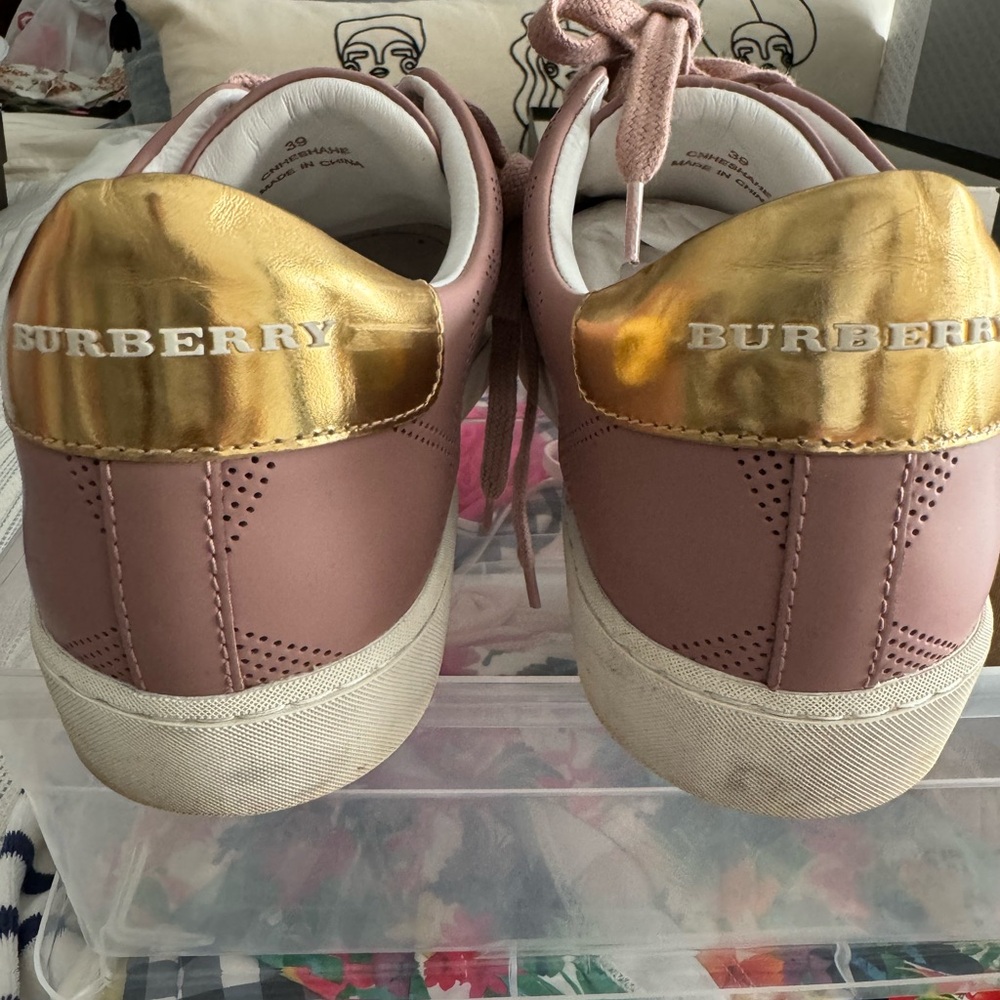 Burberry Mauve Sneakers size 9, Pre loved